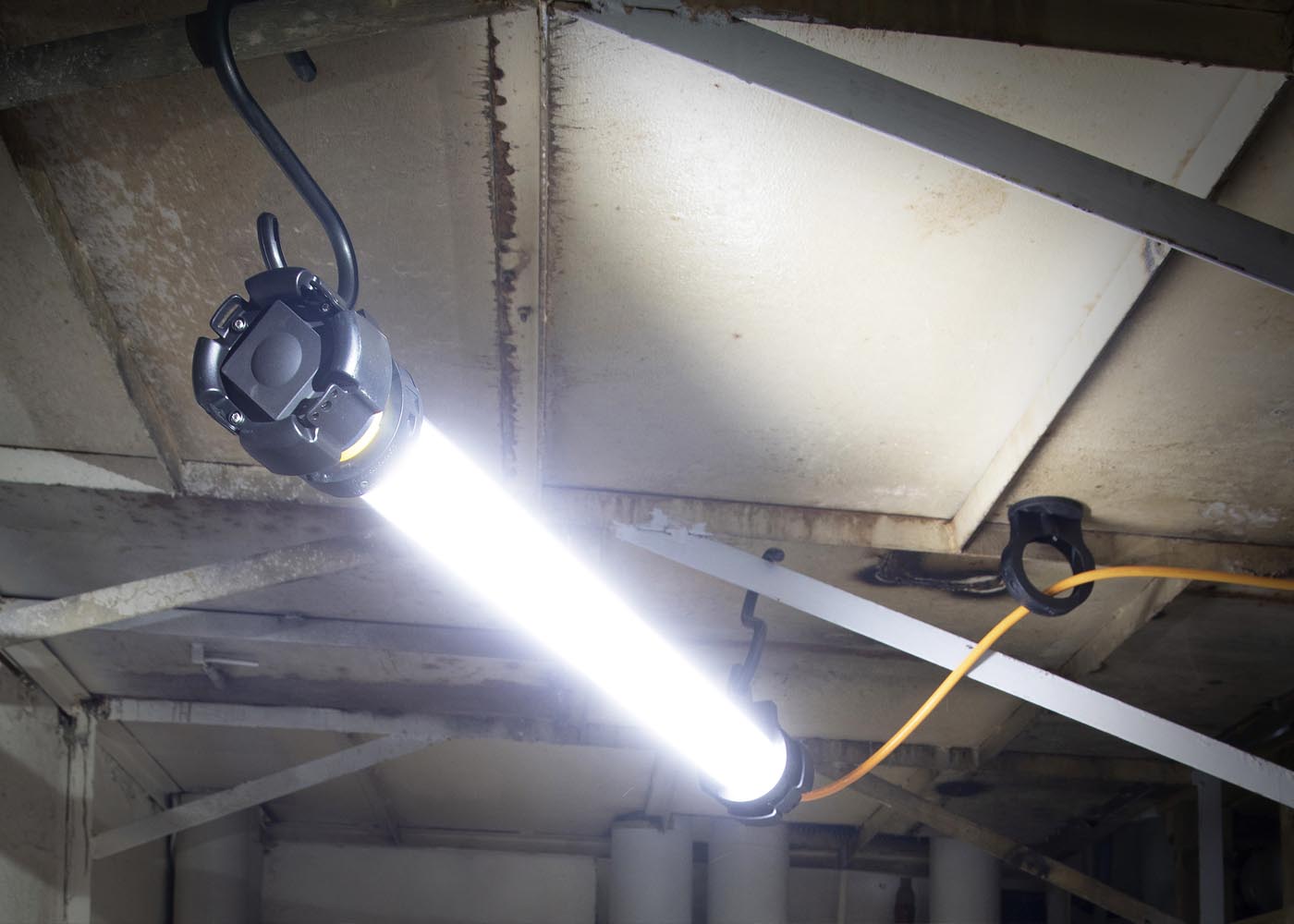 Temporary ATEX lighting with NEOS EX-lamp and SLAM® Click’n Fix S-Hooks